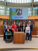 Schüler*innen beim Besuch im Landtag